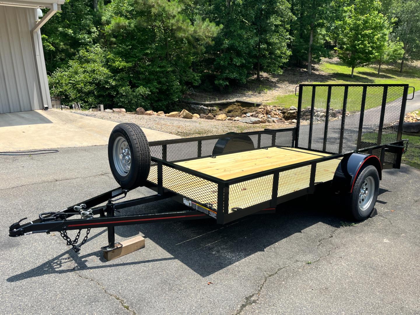 2024 Black Macon Custom Trailers 6ft X 12ft w/Beavertail , located at 1330 Rainey Rd., Macon, 31220, (478) 960-1044, 32.845638, -83.778687 - Photo#0