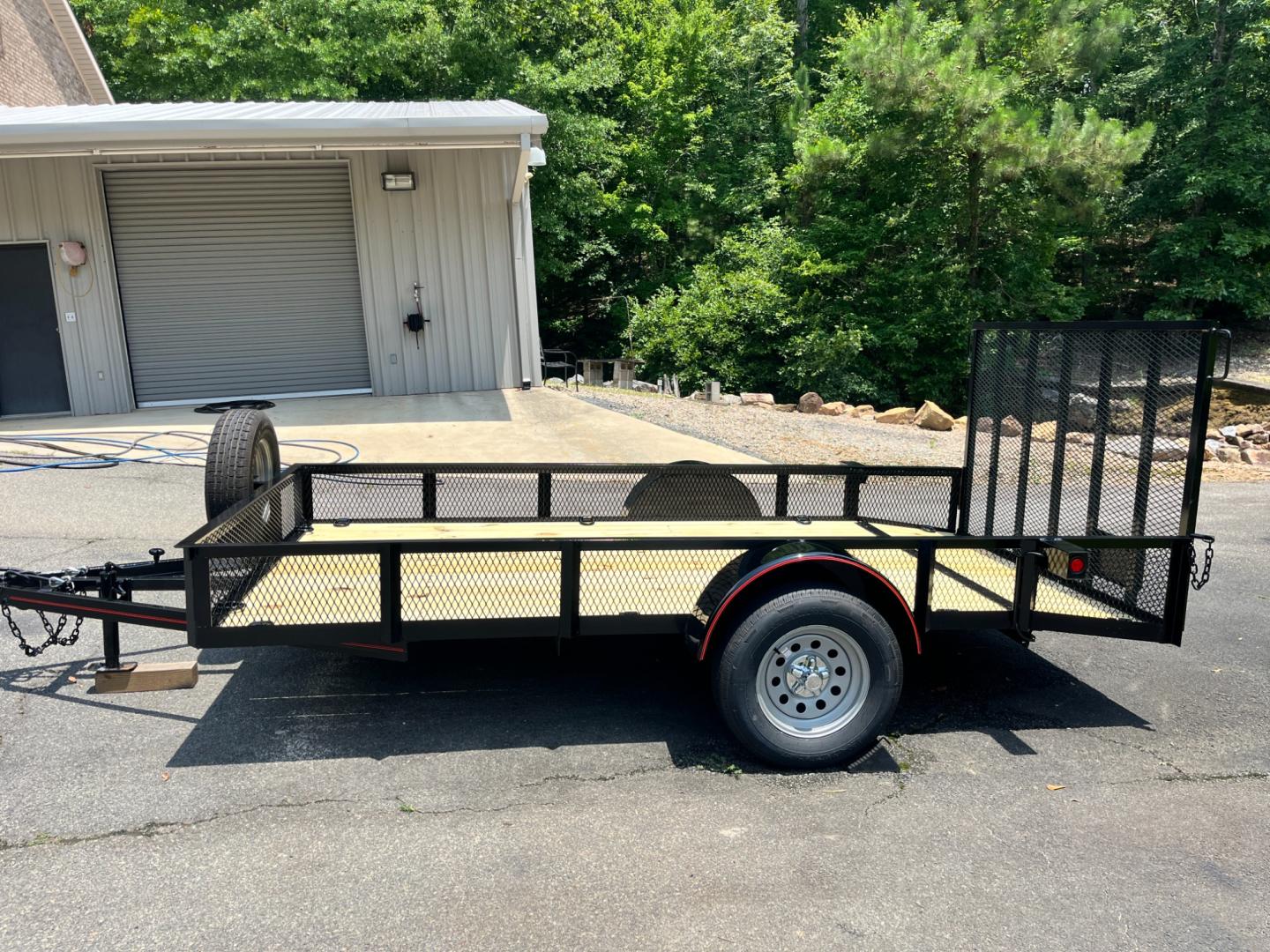 2024 Black Macon Custom Trailers 6ft X 12ft w/Beavertail , located at 1330 Rainey Rd., Macon, 31220, (478) 960-1044, 32.845638, -83.778687 - Photo#5